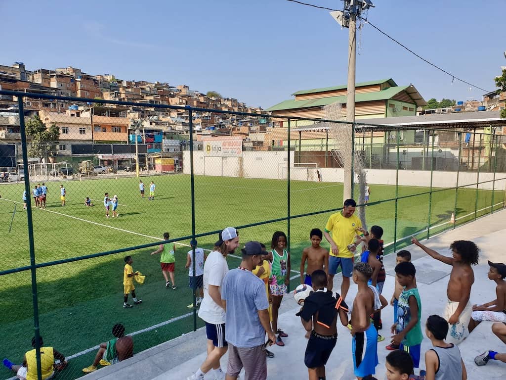 Fodboldrejse til Brasilien: Håbefulde talenter i favelaen