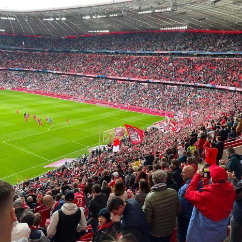 Fodboldrejser til FC Bayern München - spillerne takker fans efter kampen