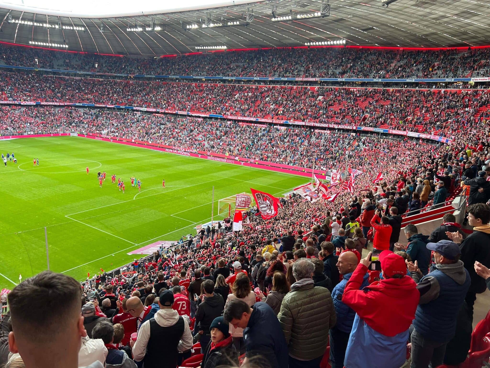 Fodboldrejser til FC Bayern München - spillerne takker fans efter kampen